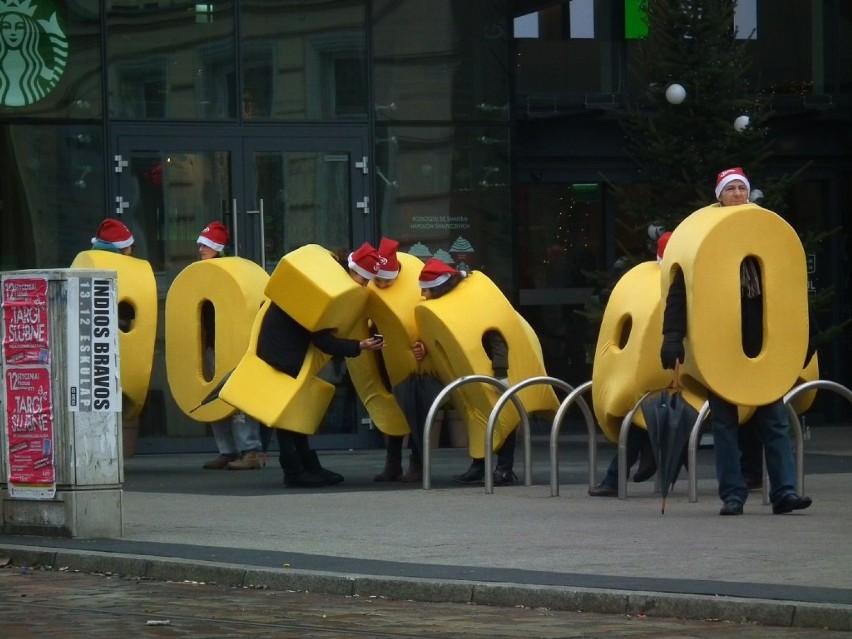Lotto - Superkumulacja w Wigilię. Żywa reklama na ulicach...