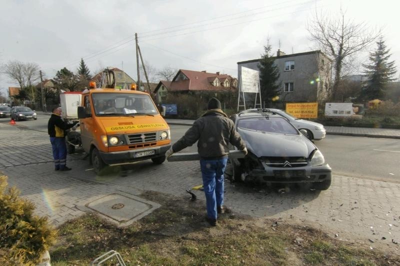 Wrocław: Kierowca zasłabł za kierownicą na Strachowskiego. Zobacz skutki