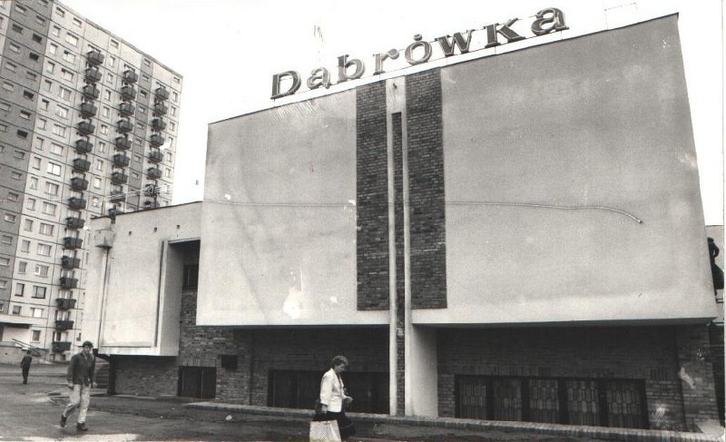 Kino Dąbrówka - zlikwidowane w latach 90.. Mieściło się w...
