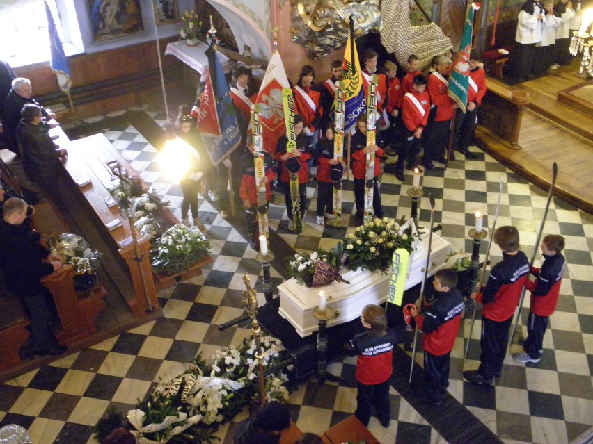 Pogrzeb skoczka Antoniego Juroszka w Istebnej [NOWE ZDJĘCIA]