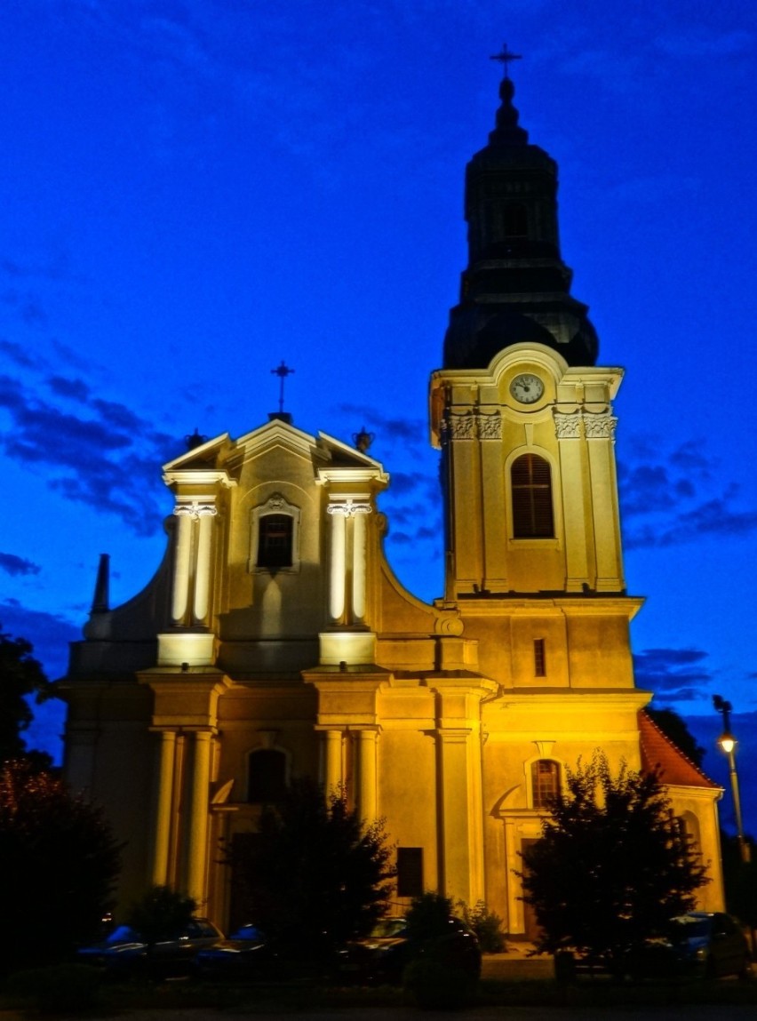 Murowany obiekt w stylu neobarokowym wzniesiony został na...