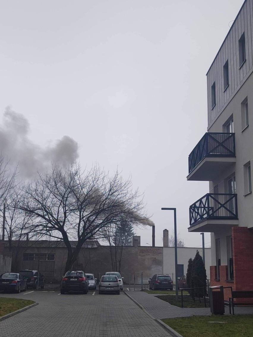 Uciążliwy dym i smród to problem mieszkańców osiedla przy...
