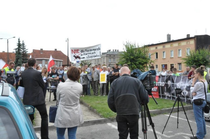 Protest przeciwko fermom norek w Karśnicach i Żegrówku