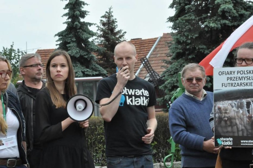 Protest przeciwko fermom norek w Karśnicach i Żegrówku