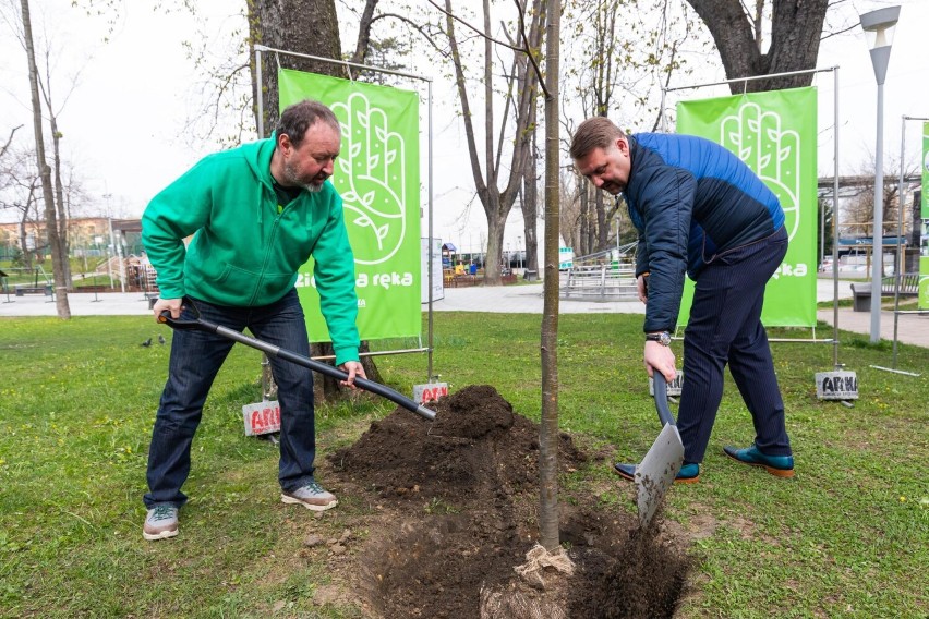 Wyciągnij rękę do naszej planety. Fundacja Ekologiczna Arka...