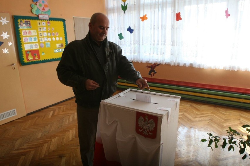 Wybory do Senatu w Rybniku: Nie było tłoku w lokalach wyborczych [ZDJĘCIA]