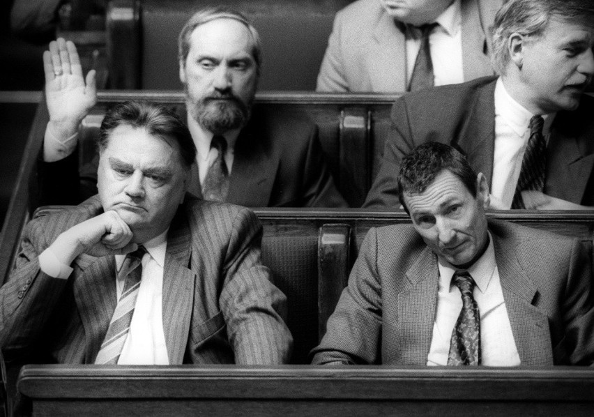 4 czerwca 1992 roku rząd Jana Olszewskiego zostaje odwołany