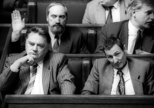 4 czerwca 1992 roku rząd Jana Olszewskiego zostaje odwołany