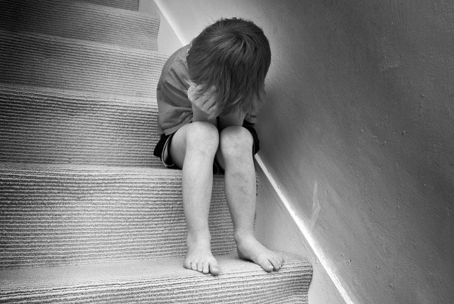 Molestowane dziecko wymaga zazwyczaj pomocy psychologa
