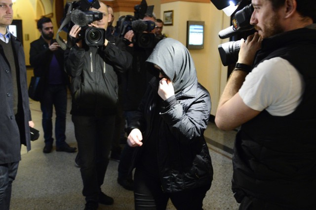 Justyna G. w oleśnickim sądzie pojawiła się w czarnych okularach i chustce na głowie