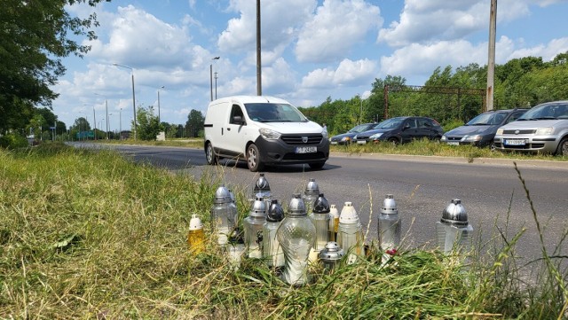 Ulica Podgórska w Toruniu - tutaj 3 lipca tragicznie splotły się losy 13-letniej Paulinki i 25-letniej kierującej autem pani Karoliny. nie ma tutaj przejścia dla pieszych, choć mieszkańcy proszą o to od kilku lat...