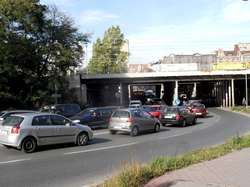 Alarmy bombowe w Katowicach. Centrum miasta sparaliżowane