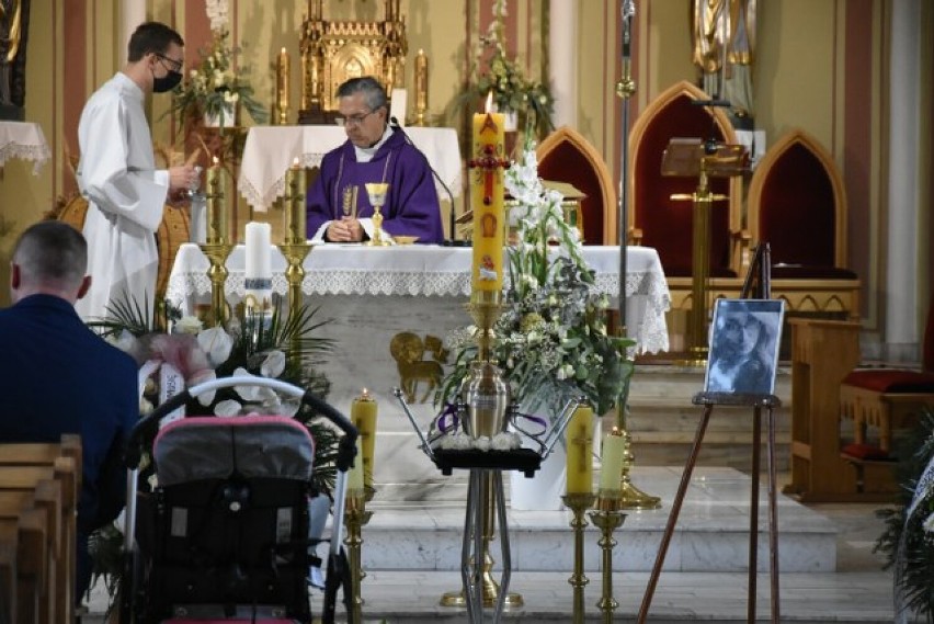 POWIDZ: Ostatnie pożegnanie Katarzyny Kapczyńskiej. 35-letnia matka trojga dzieci oddała, co mogła za życia i po śmierci