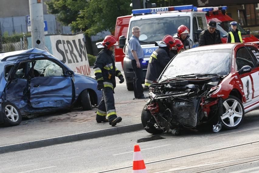 Wrocław: Wypadek na Trzebnickiej, zawinił kierowca mitsubishi (ZDJĘCIA)