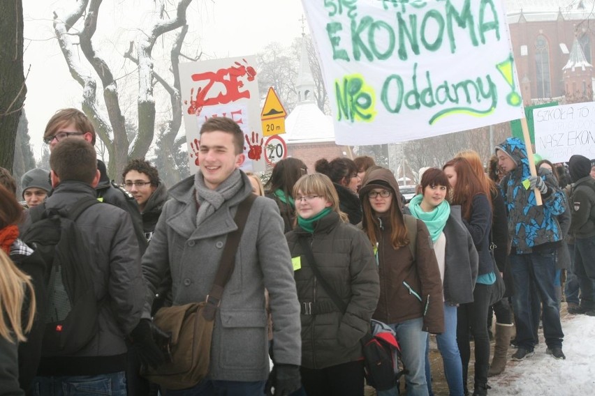 Manifestacja młodzieży Ekonomika z Raciborza [ZDJĘCIA i WIDEO]