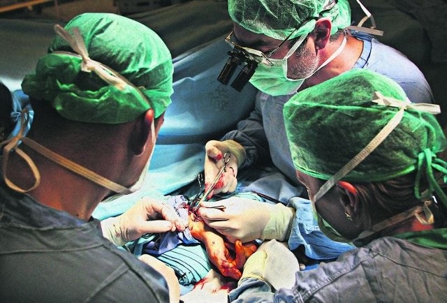 Lekarze ze szpitala w Trzebnicy przeprowadzili drugą operację transplantacji ręki od zmarłego dawcy. Był to dopiero 27. taki zabieg na świecie