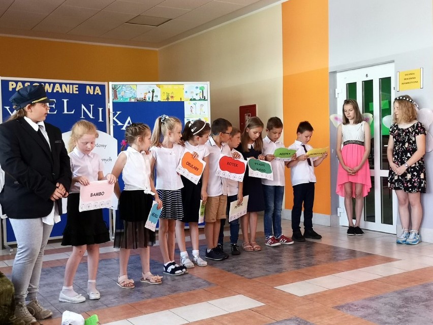 Pasowanie na czytelnika w Szkole Podstawowej w Bonikowie ZDJĘCIA