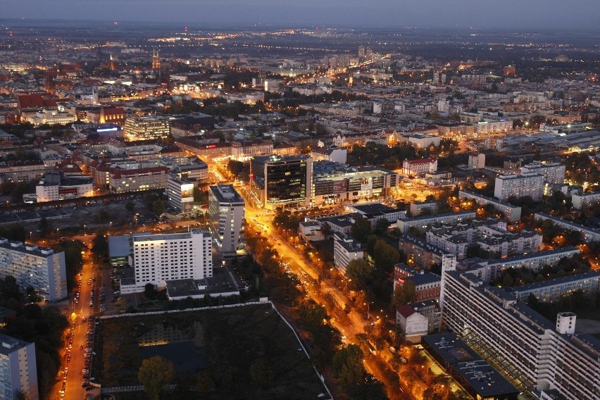 Wrocław: Widok ze Sky Tower nocą (ZDJĘCIA)