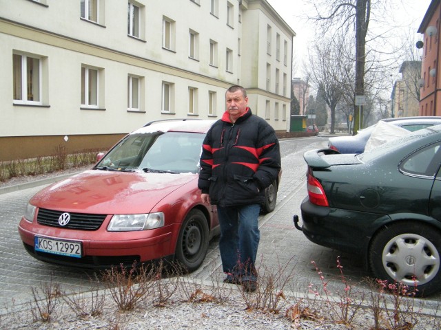 Józef Łaba skarży się na brak miejsc postojowych. Złe zaparkowanie kosztowało go 100 zł