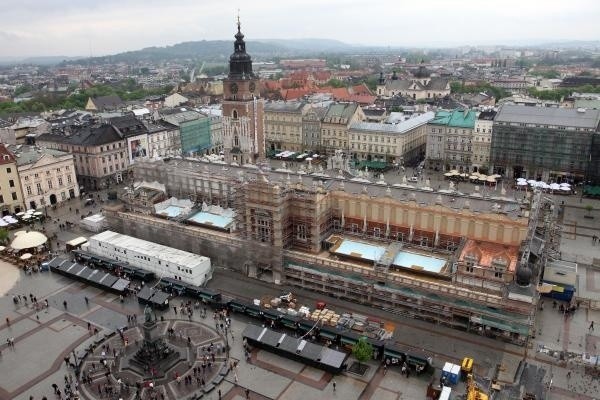 Kraków: Rozkopują Rynek na oczach turystów. Restauratorzy są wściekli
