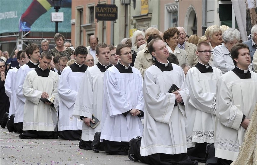 Boże Ciało 2012: Procesje na ulicach miast (ZDJĘCIA)