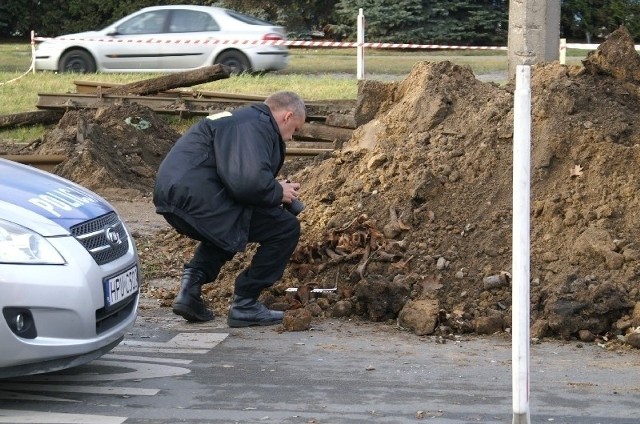 W wykopie przy ul. Grunwaldzkiej znaleziono kości i niewybuchy