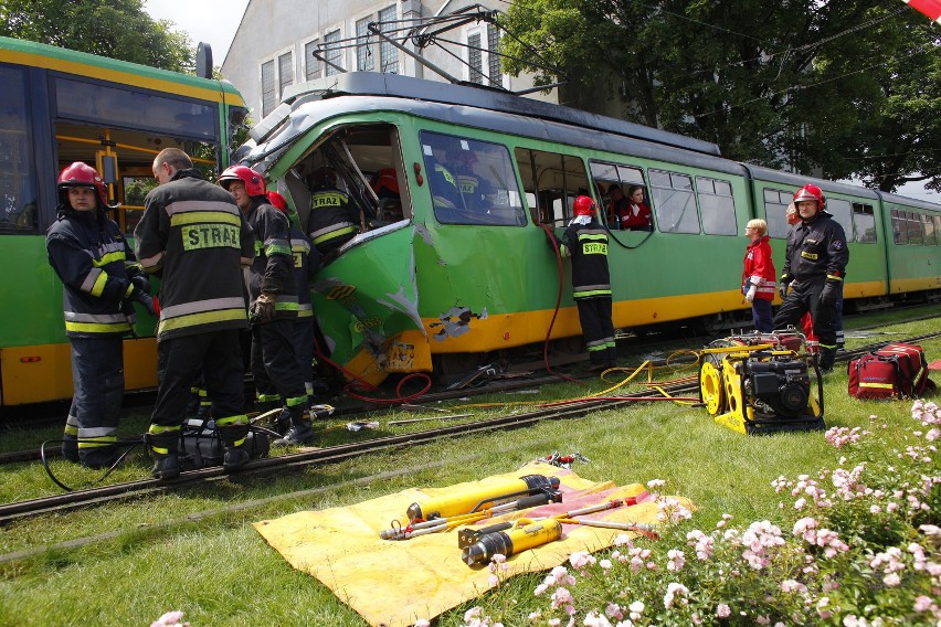 Wypadek tramwajów na ul. Małe Garbary w Poznaniu.