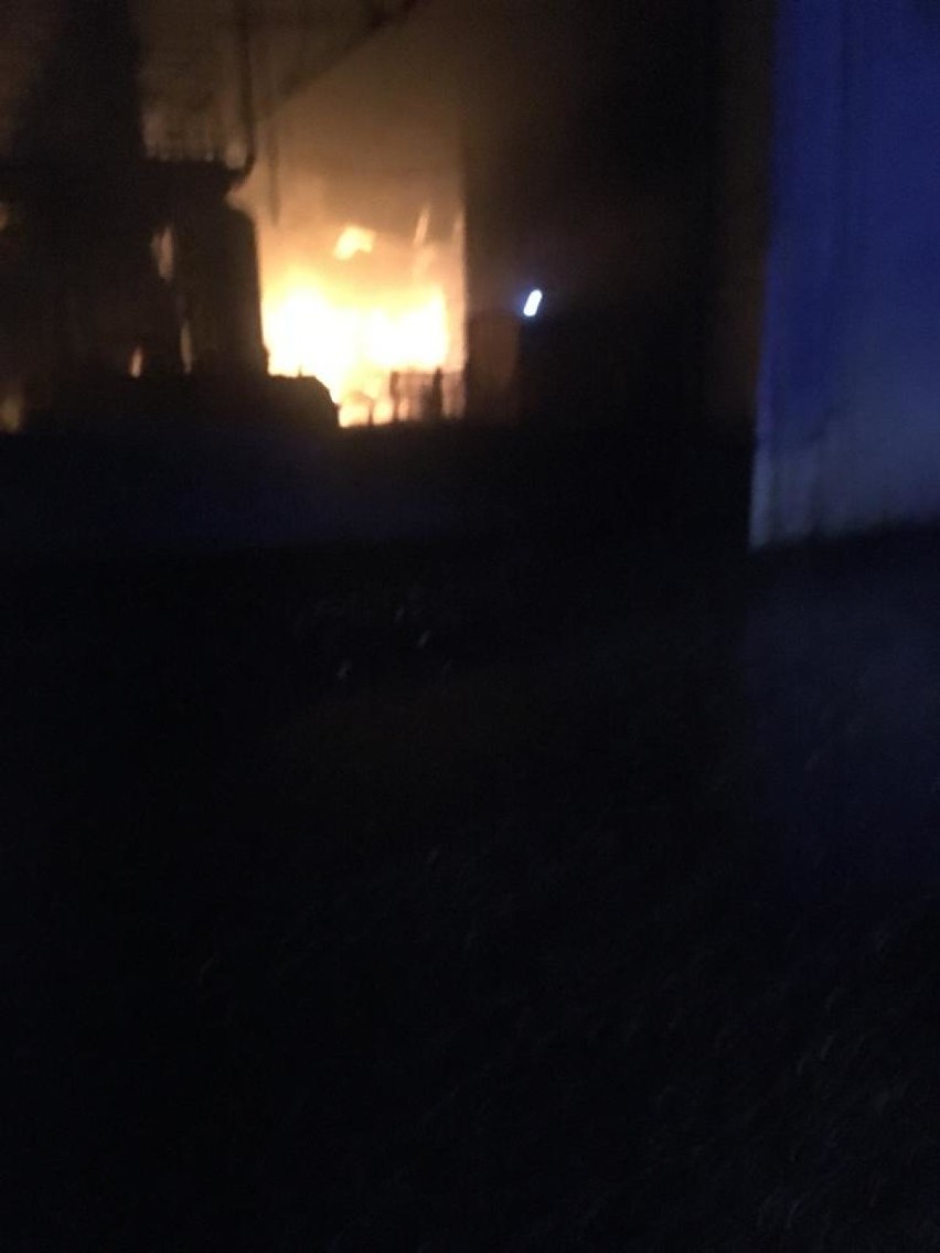 Kębłowo: pożar w firmie recyklingu opon. Więcej informacji i zdjęcia