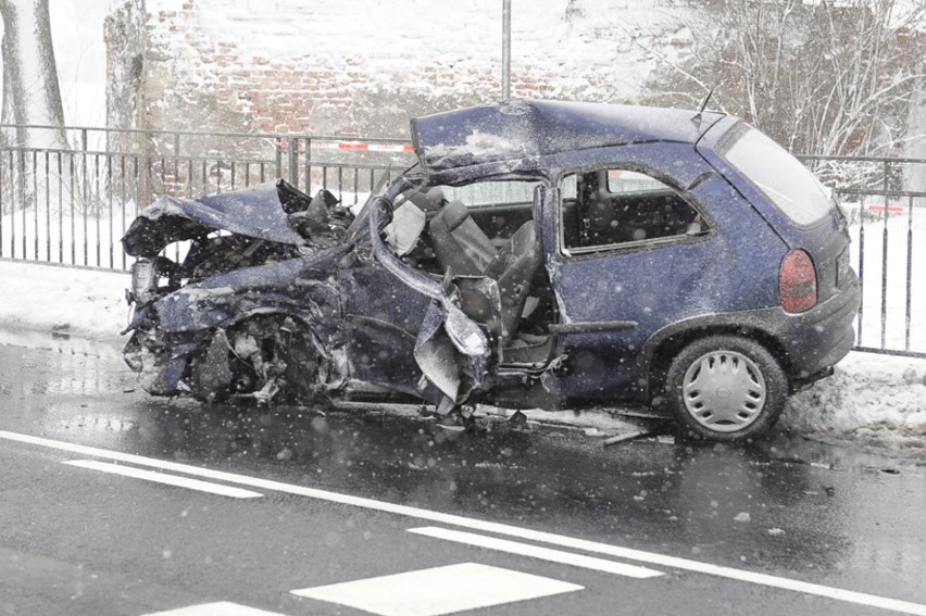 Wypadek pod Oleśnicą na drodze Wrocław - Warszawa (ZDJĘCIA)