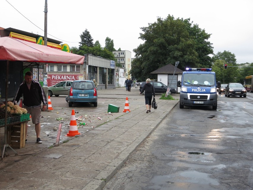 Wypadek na ul. Rojnej w Łodzi. Kierowca miał atak padaczki [ZDJĘCIA]