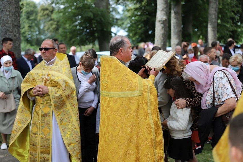 Uroczyste obchody święta apostołów Piotra i Pawła w Samogródzie. W cerkwi wspólnie z wiernymi modlili się samorządowcy i mundurowi  