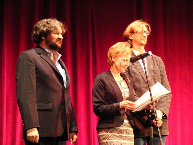Jury festiwalu - Ewa Wencel, Paweł Szkotak (z prawej) i Waldemar Zawodziński (z lewej)