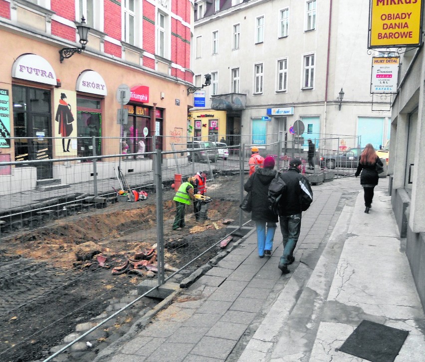 Stare Miasto w Gliwicach: pieszym zostały wąskie przejścia