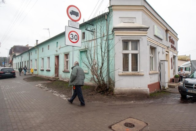 Ul. Nakielska 201 w Bydgoszczy. Ten budynek miałby zostać zburzony i powstałby parking.