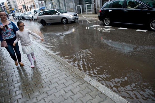 19.05.2019 krakow 
ulewa zalane ulice burza nad krakowem ul kacik
fot. wojciech matusik / polskapresse gazeta krakowska