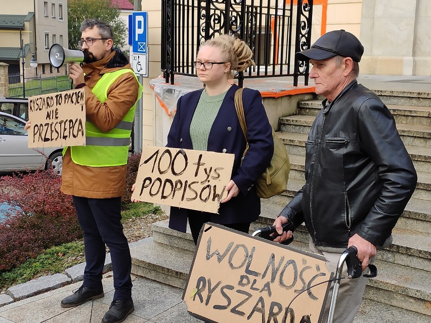 Mieszkaniec gminy Skołyszyn posiadał marihuanę.  Ryszard Holdman trafi do więzienia? [ZDJĘCIA]