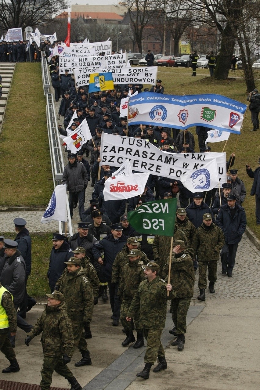 Wrocław: Służby mundurowe protestowały (FILM I ZDJĘCIA)