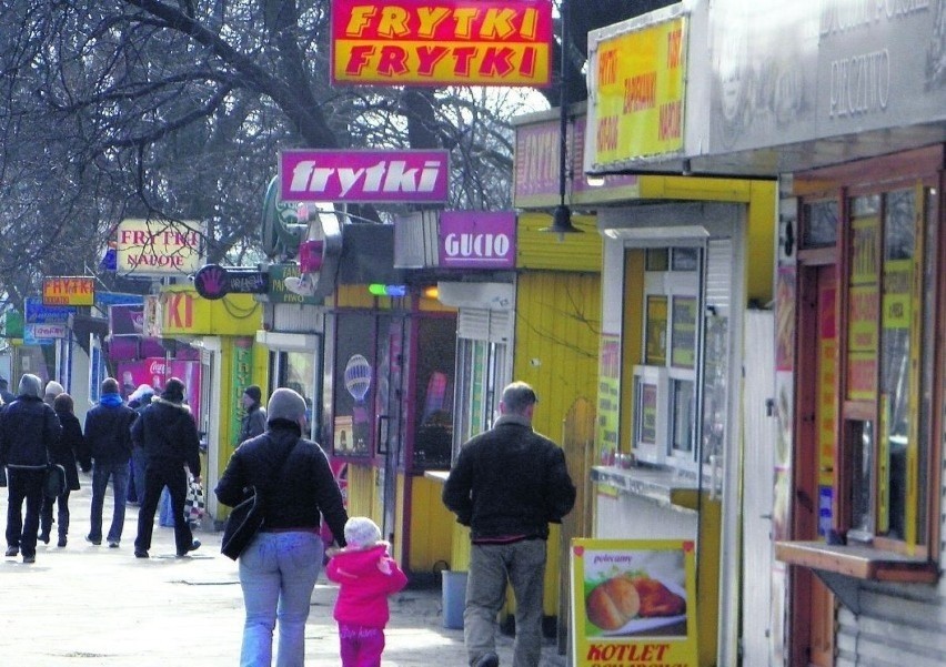 Zwyczajny dzień w Częstochowie, ale dawno temu! Zobacz ZDJĘCIA. Rozpoznasz te miejsca? Wspominamy miasto sprzed kilkudziesięciu lat