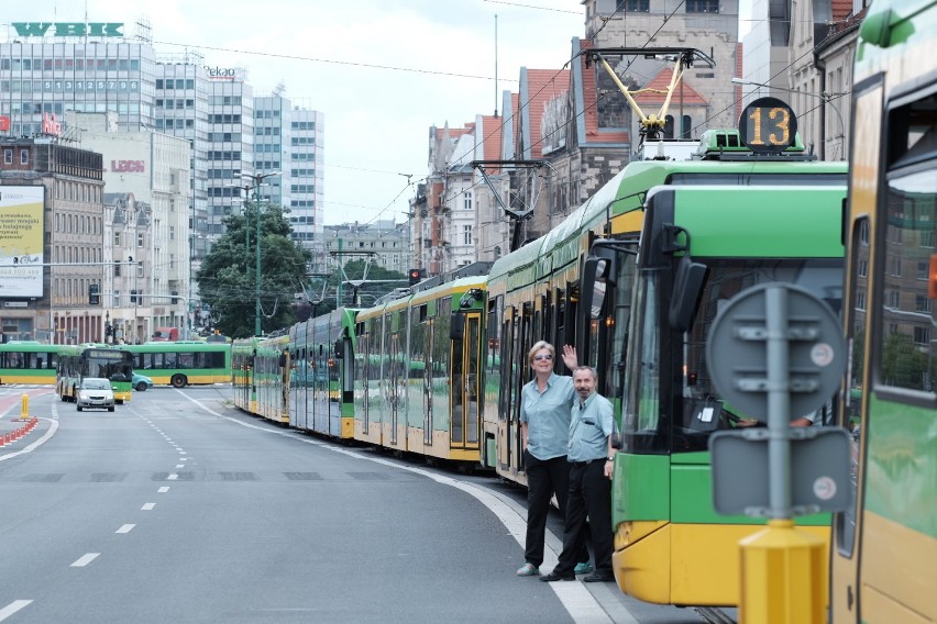 Awaria tramwajowa na rondzie Kaponiera [ZDJĘCIA]