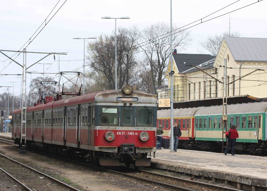 Piotrków: Maszynista odmówił wjazdu na tor. &quot;Zakorkował&quot; linię od Piotrkowa do Bab