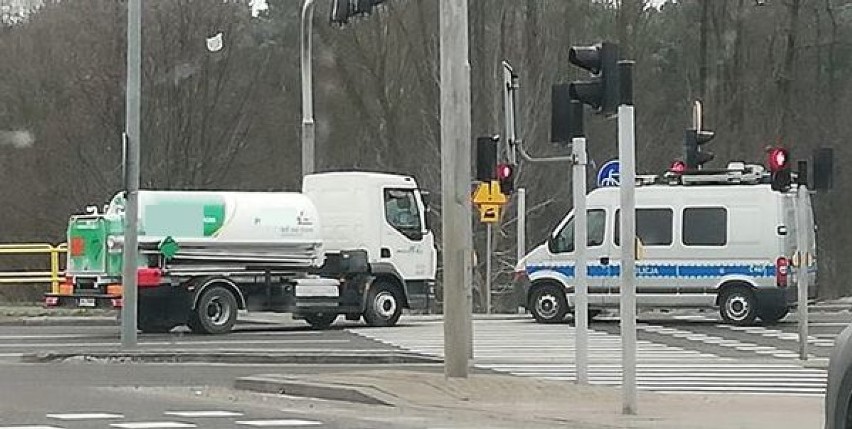 Kierowca ciężarówki jechał pod prąd we Włocławku. Wiemy co się stało [zdjęcia]