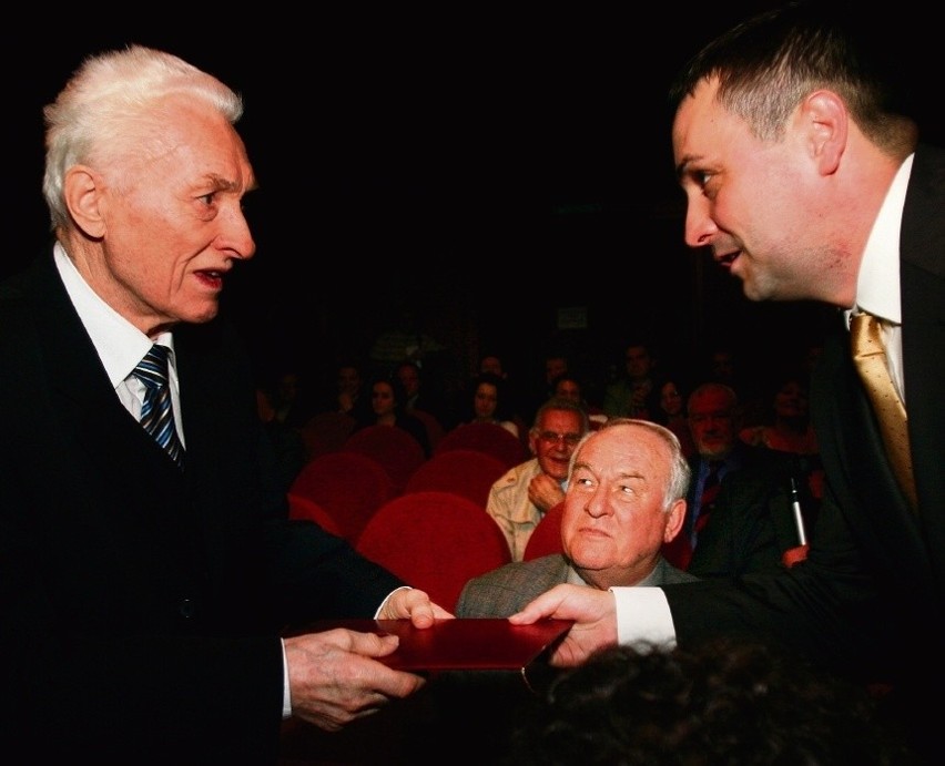 Galę zaszczycił Emil Nikodemowicz (z prawej prezes Damian...