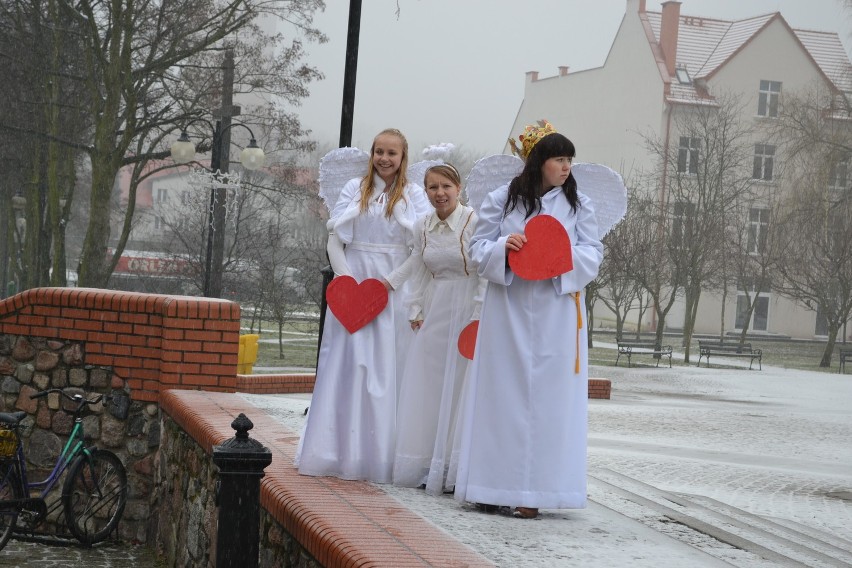 Korowód Trzech Króli przeszedł wokół człuchowskiego Rynku