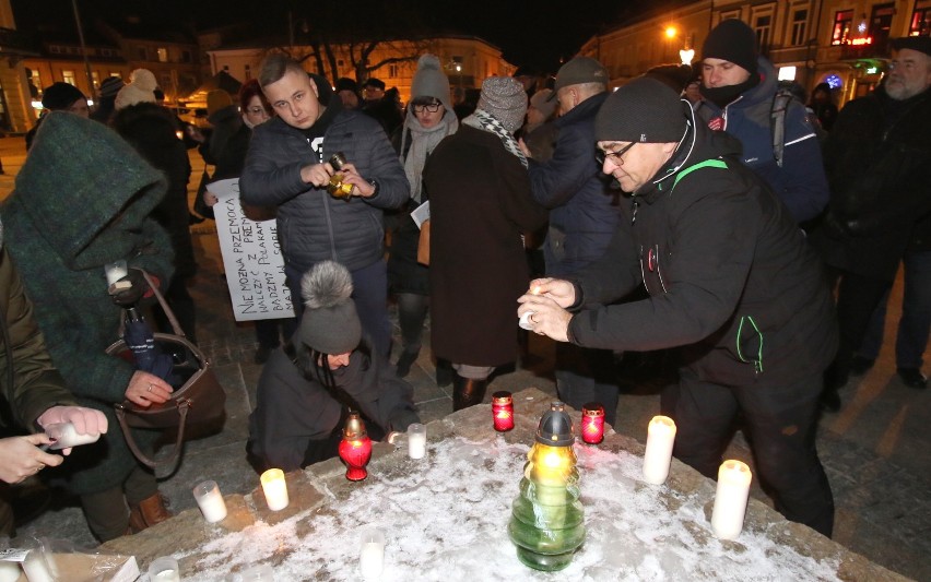 Po śmierci Pawła Adamowicza. Milczący protest w Kielcach! 