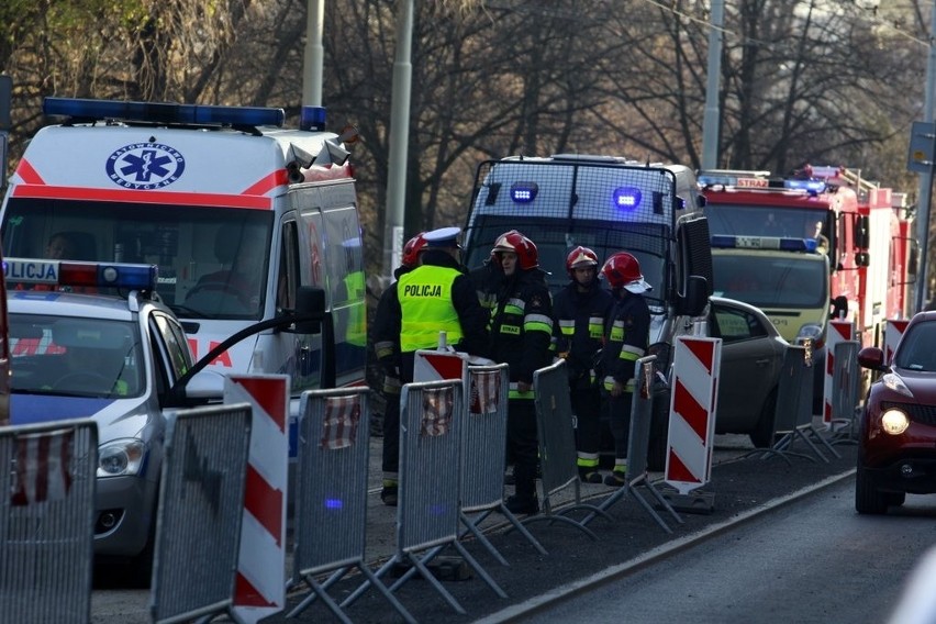 Wrocław: Telefon o bombie w sądzie. Ładunku nie było, ewakuacji też (ZDJĘCIA)