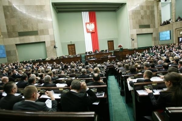 Wśród poselskich długów dominują pożyczki i kredyty w...