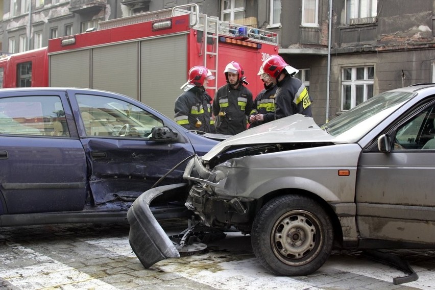 Wypadek na ul. Daszyńskiego. Jedna osoba została poszkodowana (ZDJĘCIA)