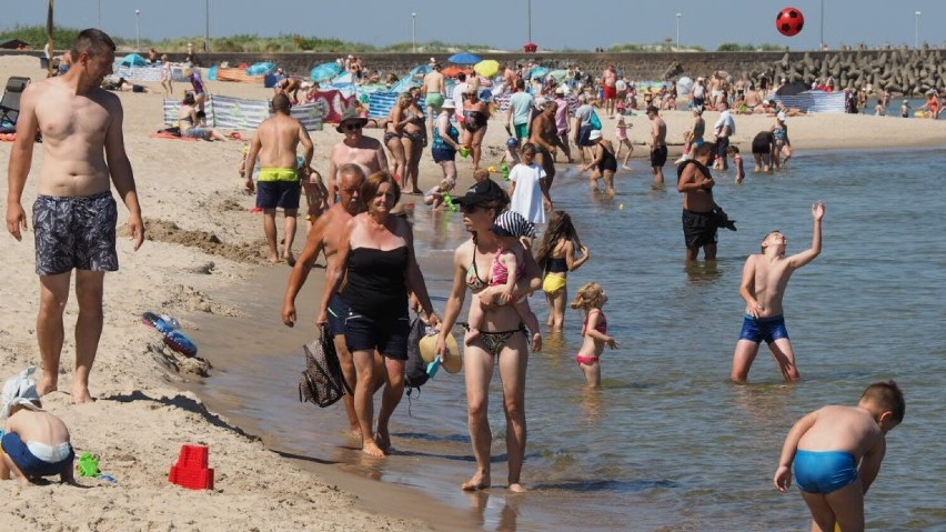Gorący dzień na plaży w Kołobrzegu