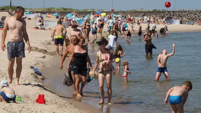 Gorący dzień na plaży w Kołobrzegu