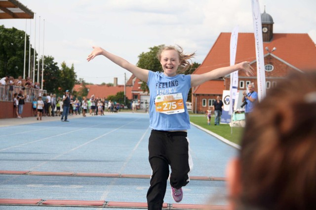 II Bieg Europejski w Krainie 100 Jezior - setki dzieci biegały na Stadionie Miejskim w Międzychodzie (28.08.2021)